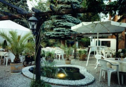 Hotel & Restaurant Bei Hoelzchen Hannover Bagian luar foto