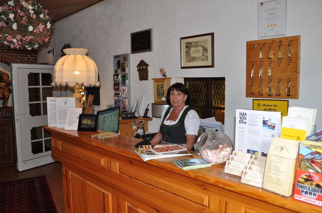 Hotel & Restaurant Bei Hoelzchen Hannover Bagian luar foto