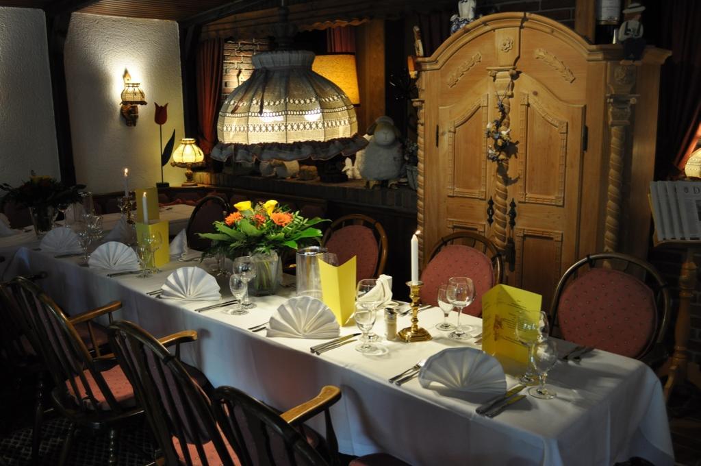 Hotel & Restaurant Bei Hoelzchen Hannover Bagian luar foto
